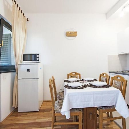 Apartment Andrejka Peroj Exteriör bild