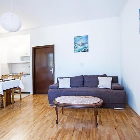 Apartment Andrejka Peroj Exteriör bild